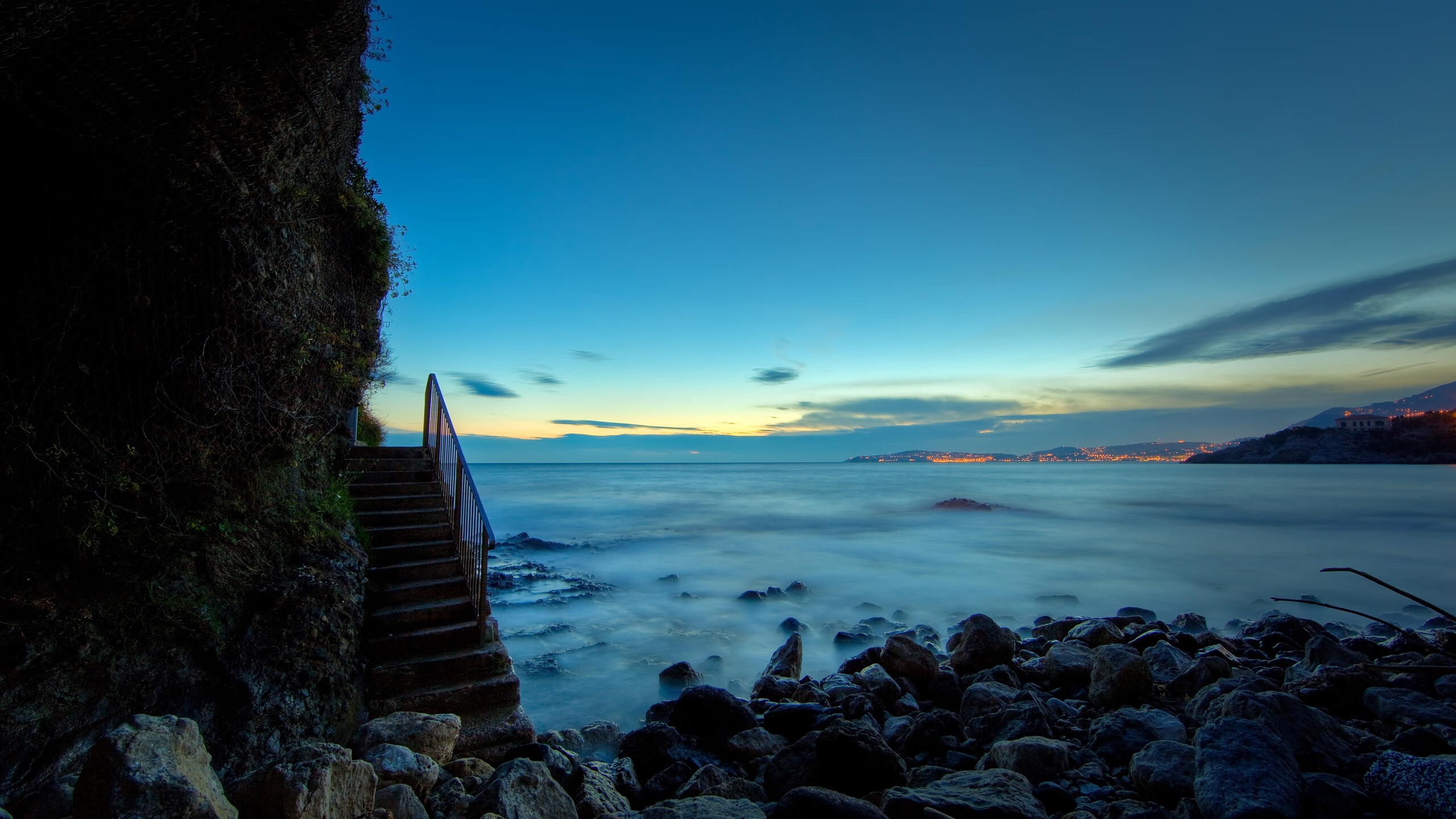 “2025世界运动会：运动舞蹈赛场，舞者以极限动作挑战完美姿态”